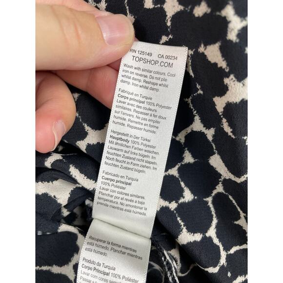 Topshop Black and White Giraffe Print Collared Blouse - Size 8 - Picture 7 of 8